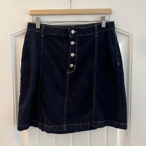 Women’s Banana Republic knee length denim skirt